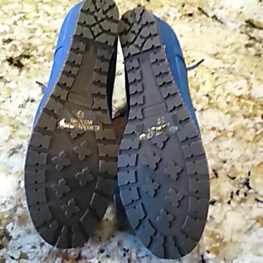 Shoes - Picture 4 of 7